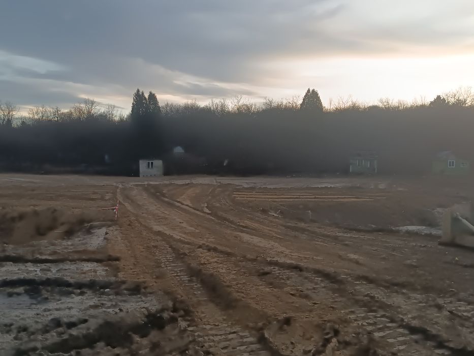 Чистка ділянок,вирівнювання,підсипка