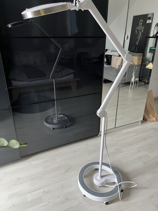 Lampa LED ze statywem