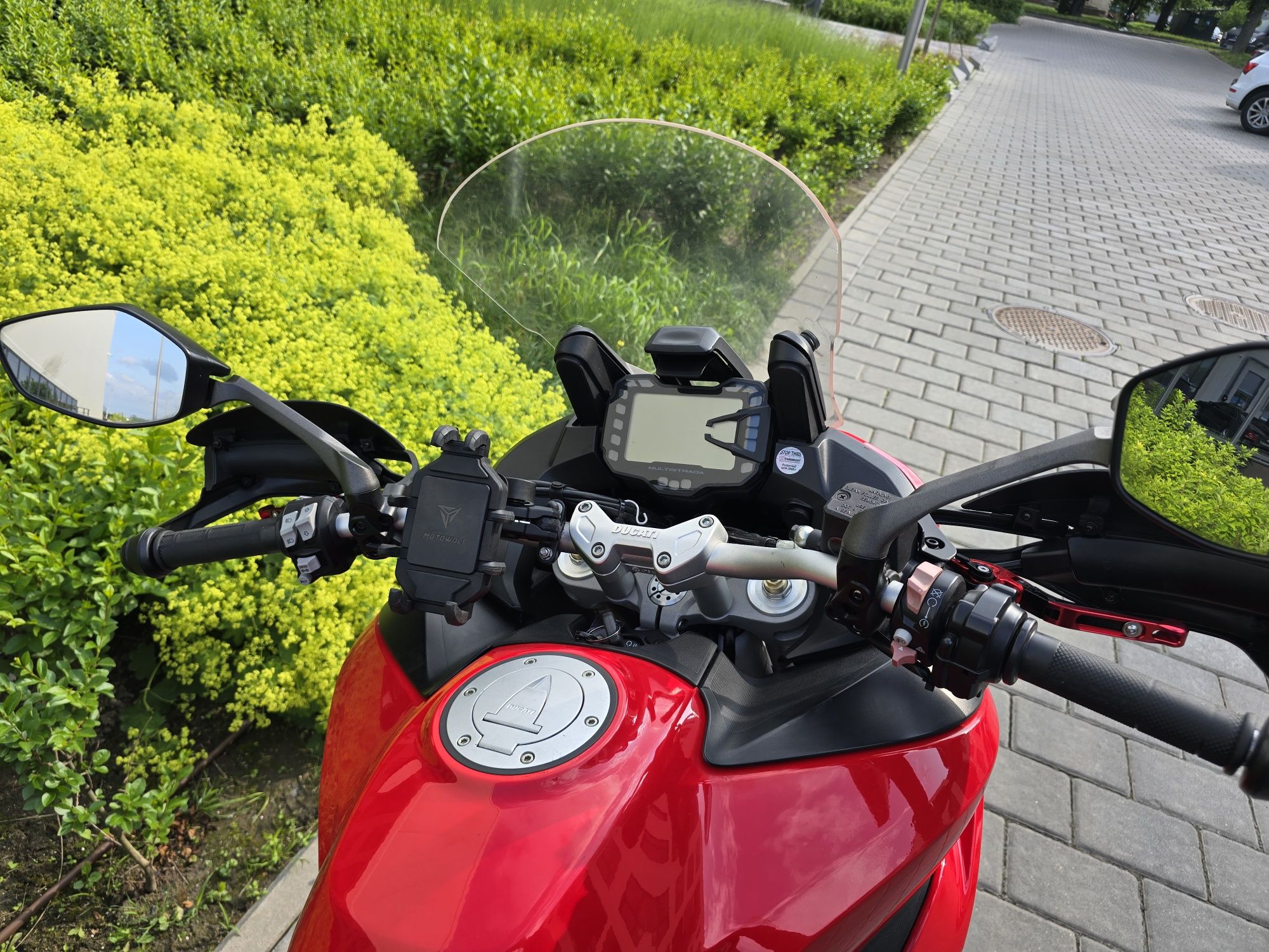 Мотоцкл Ducati multistrada 950