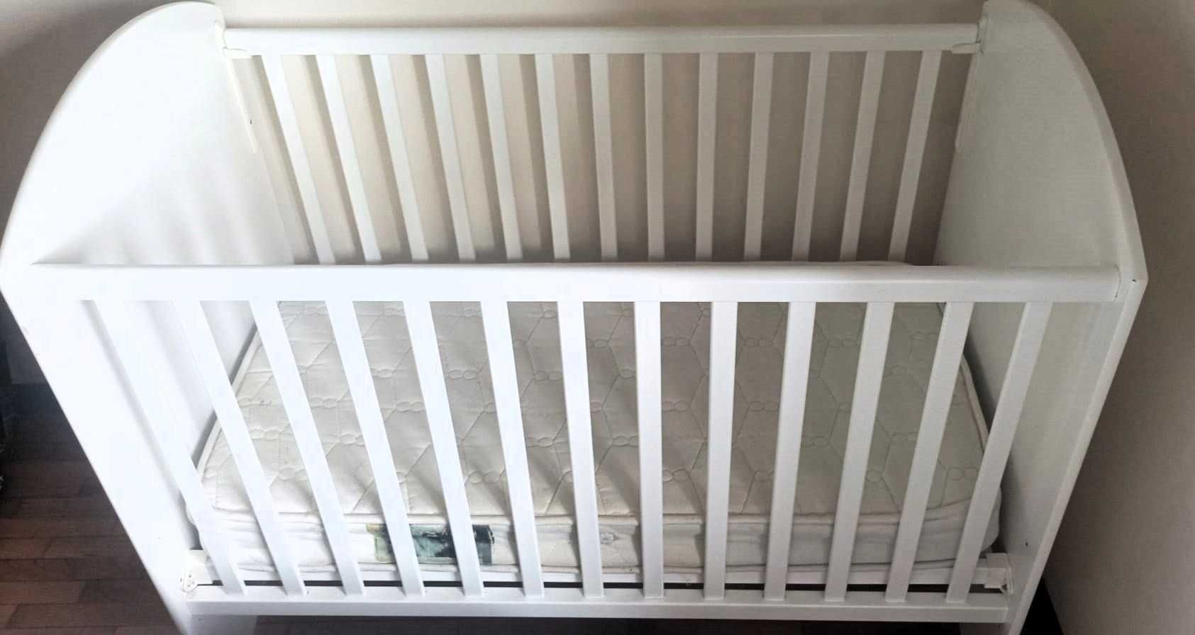 Cama berço lacada a branco