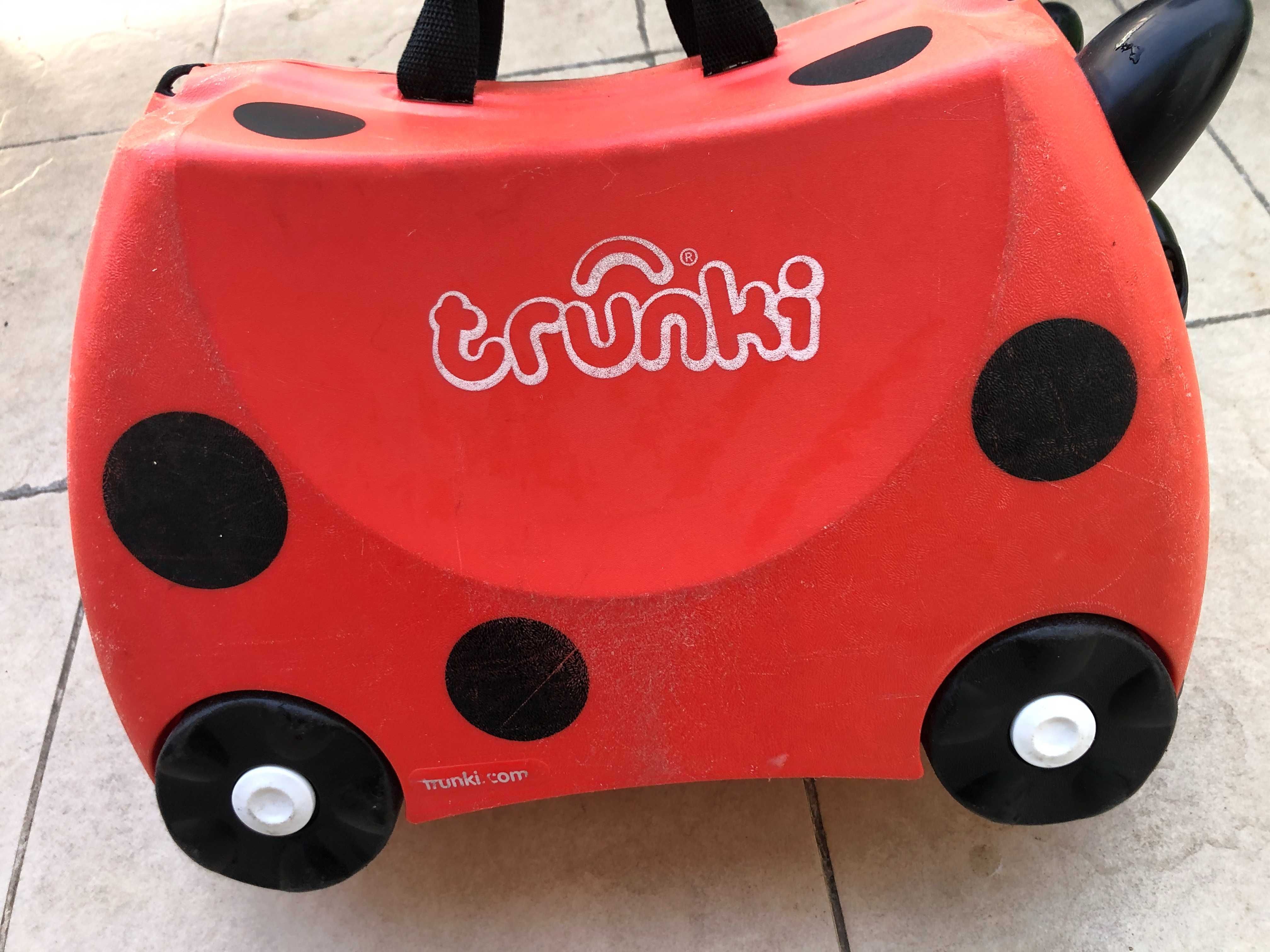 Walizeczka marki TRUNKI, jeździk dla dzieci, Biedronka.