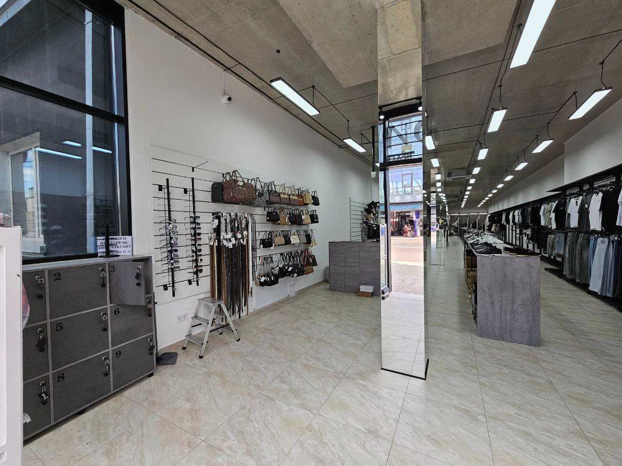 Продаж комерційного приміщення вул. Торговиця, ЦЕНТР, фасад