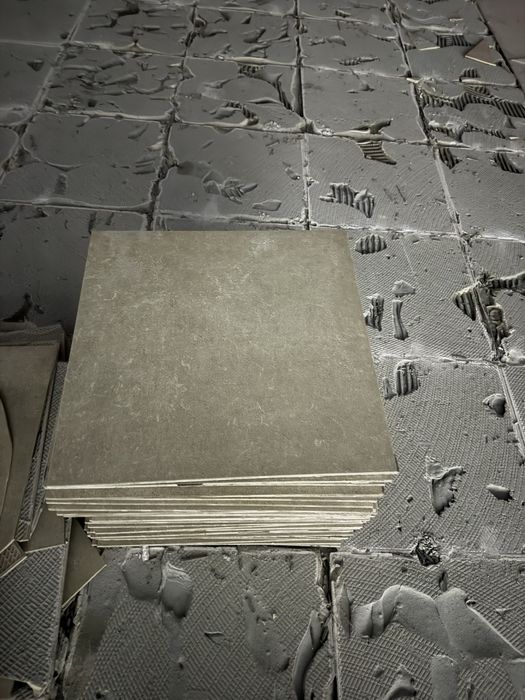 Продам би у плитку 60 на 60 гарному стані