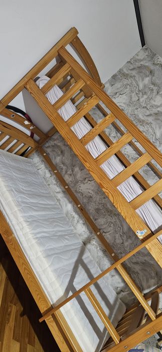 Łóżko piętrowe drewniane