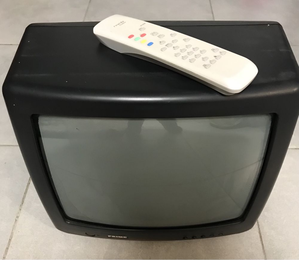 TV analógica PRIME C/comando a funcionar impecável