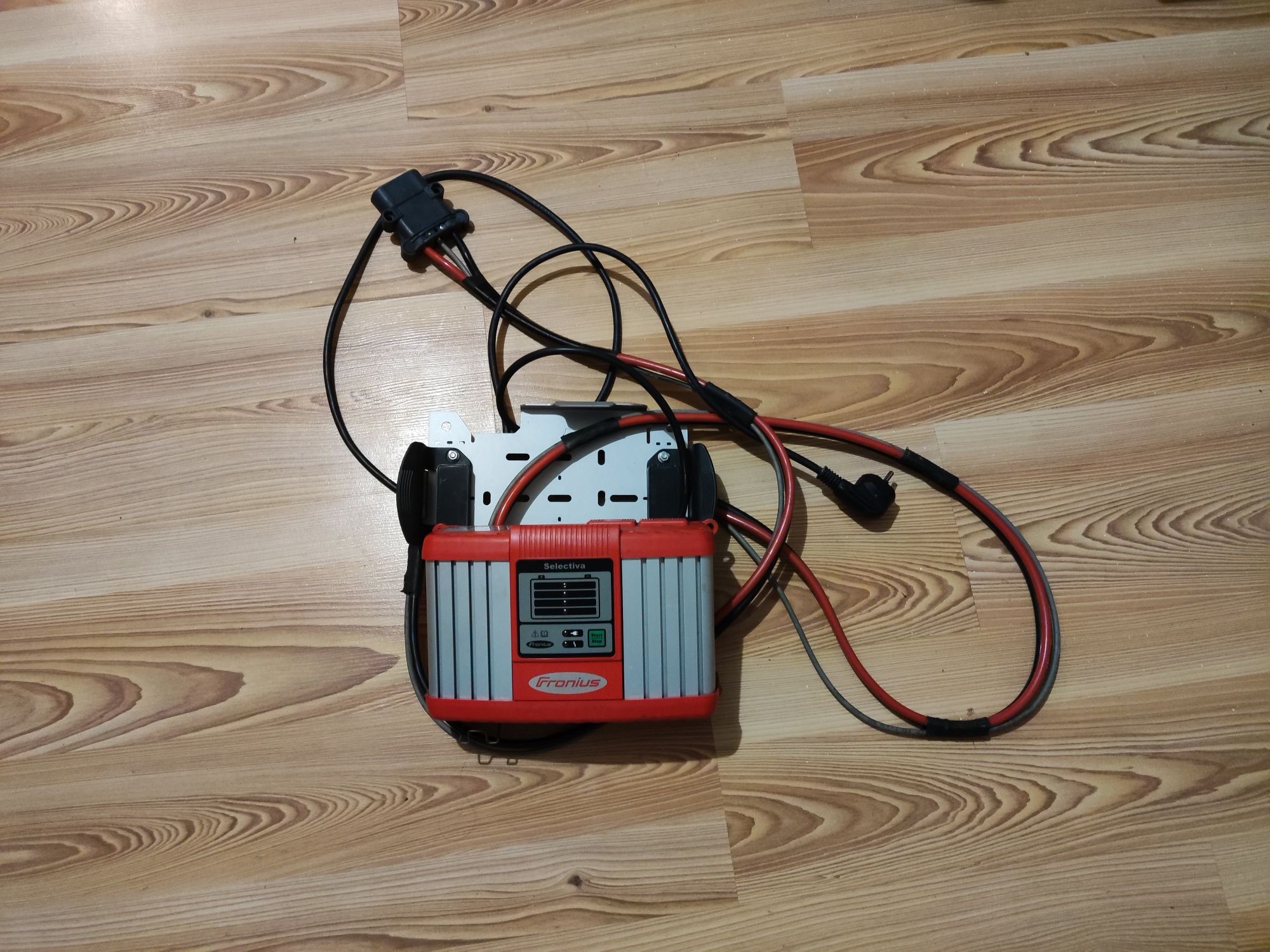Prostownik ładowarka Fronius 2032E / 24V / 32A / Rema 80A / Lekka