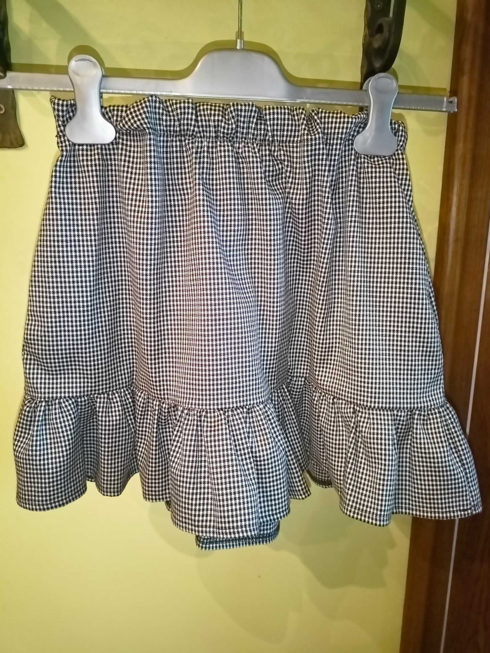 Spódnica trapezowa z falbanką