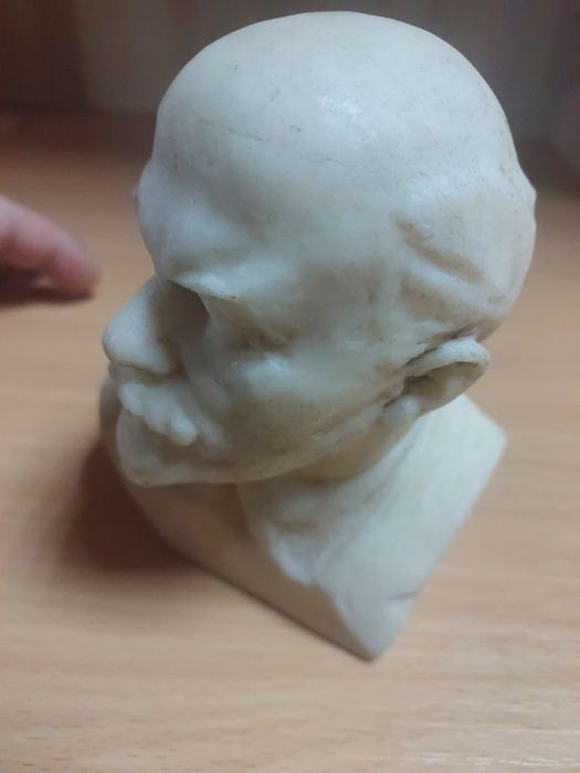 Статуєтка бюст камінь