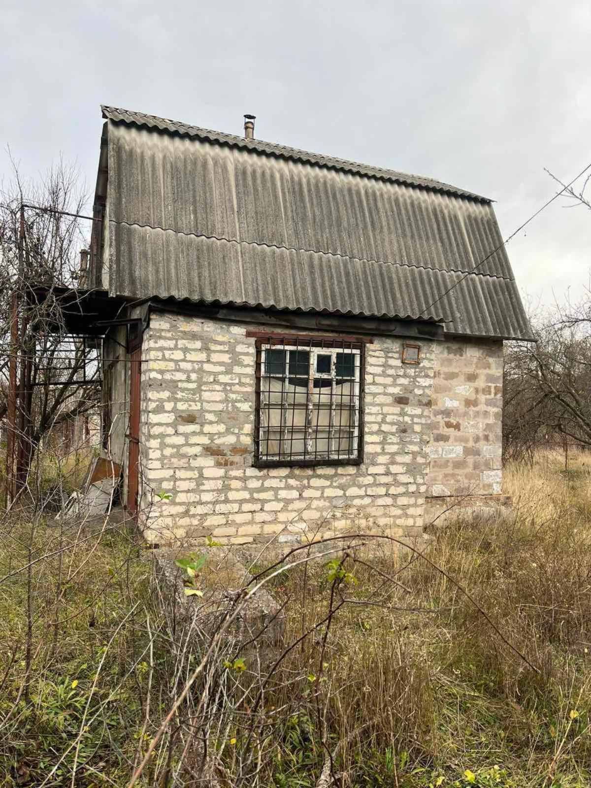 Дача для рыбалки и отдыха на берегу.