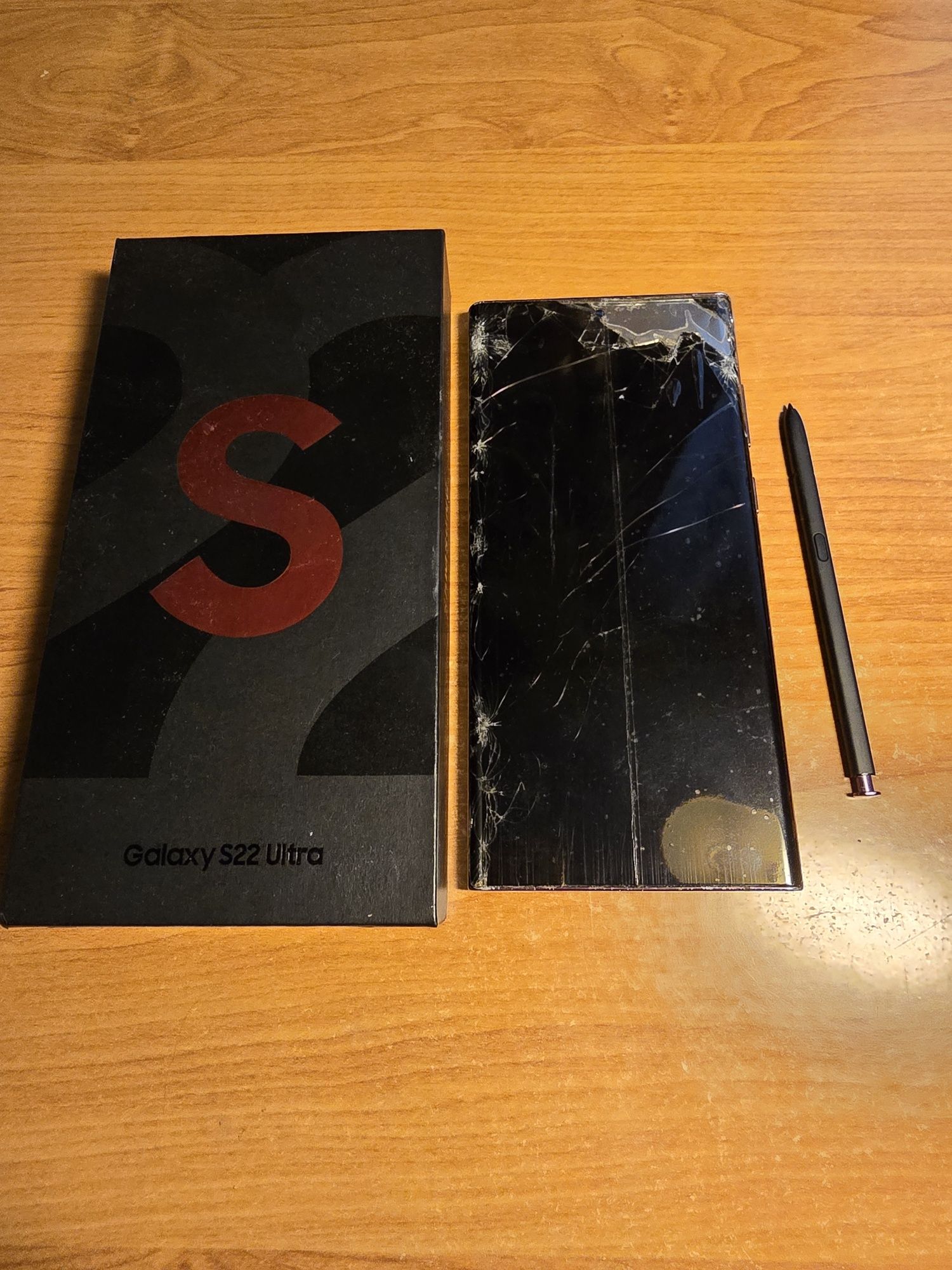 Samsung Galaxy S22 Ultra / 8 x 256 / Битий / Офіційний / З  коробкою