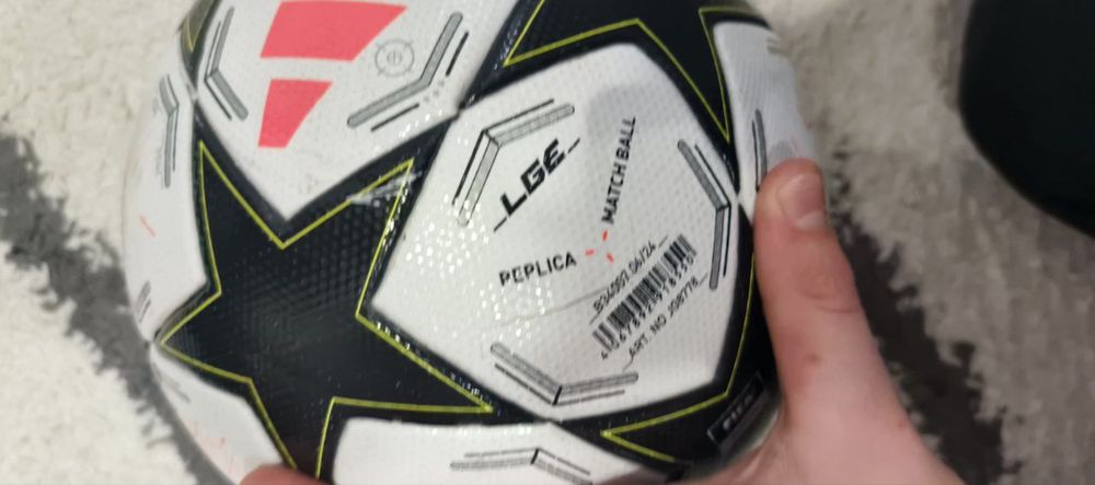 Футбольний мʼяч Адідас стан новий ні разу не грали