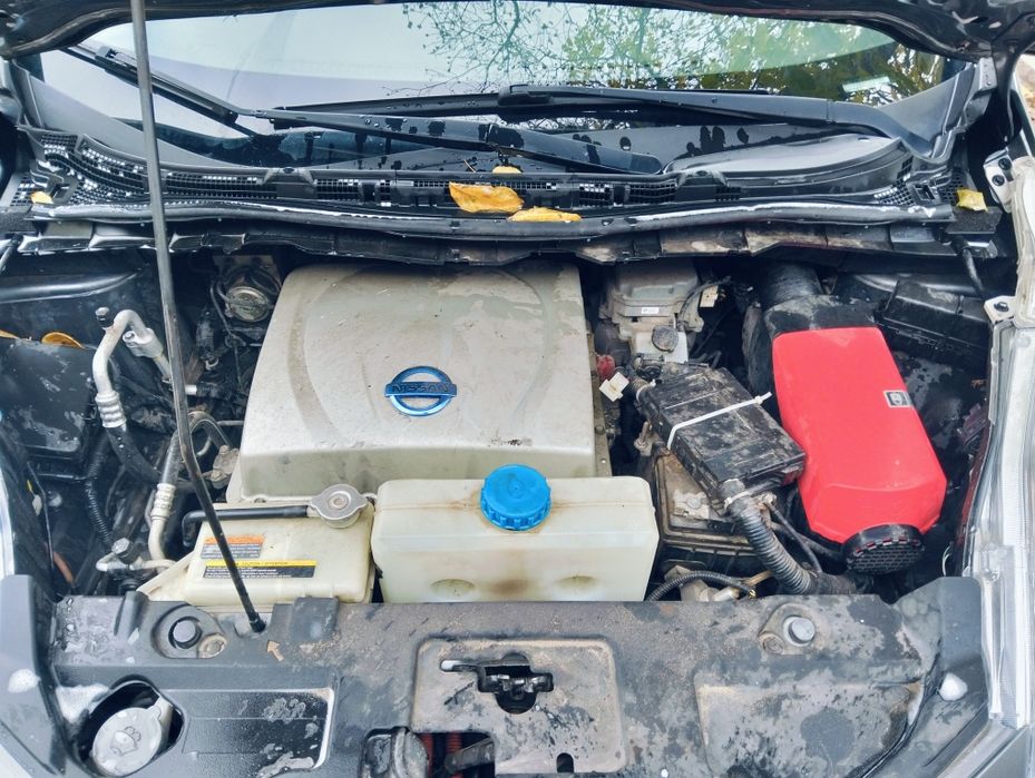 Ниссан Leaf 2014