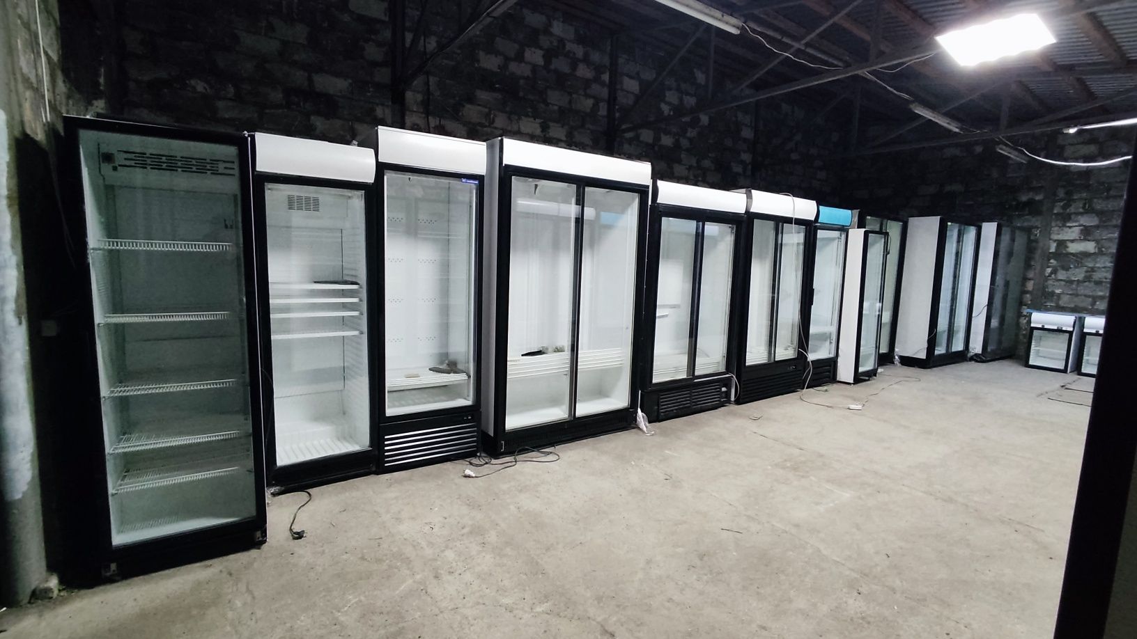 Холодильна вітрина шафа холодильник холодильні вітрини