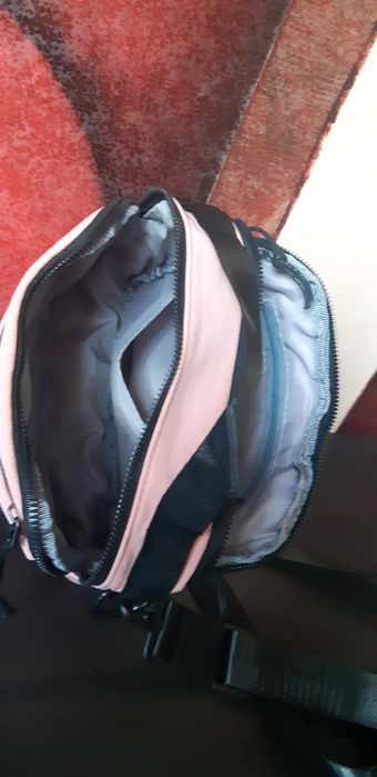 Стильна  нейлонова рожева  сумочка.