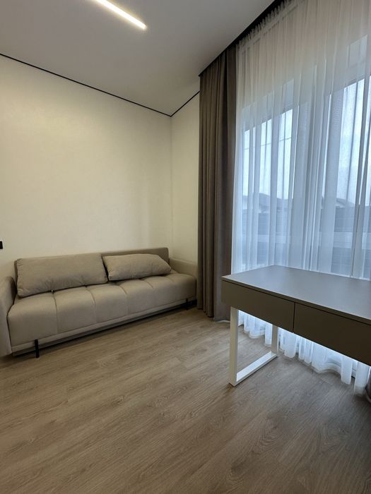 Будинок з ремонтом , меблями і технікою /без %