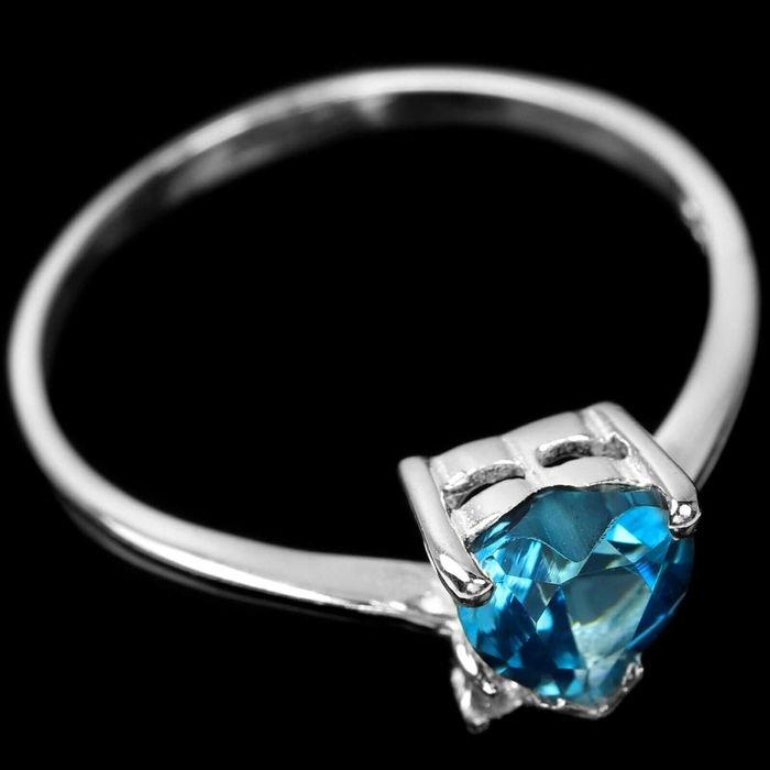 Серебряное кольцо с натуральным лондон блю. Размер 16.75