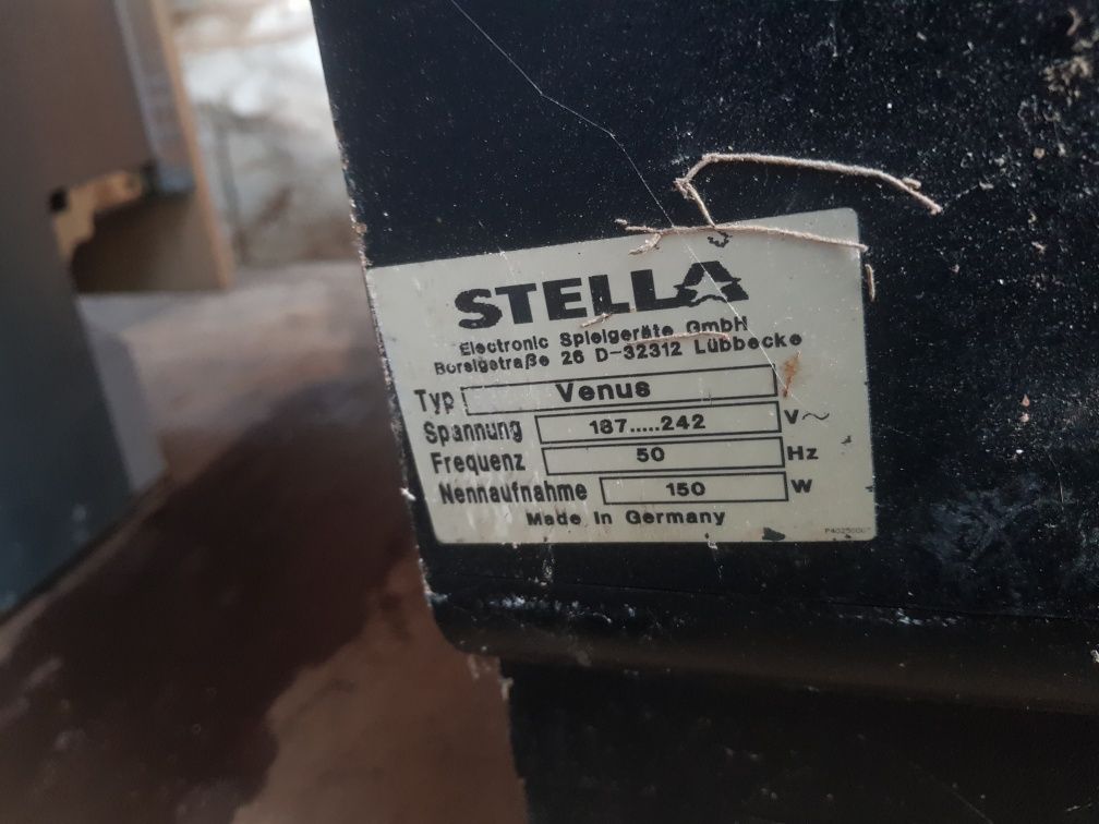 Automat do gry "MULTI-MULTI VENUS" – sprawny, retro dekoracja do baru