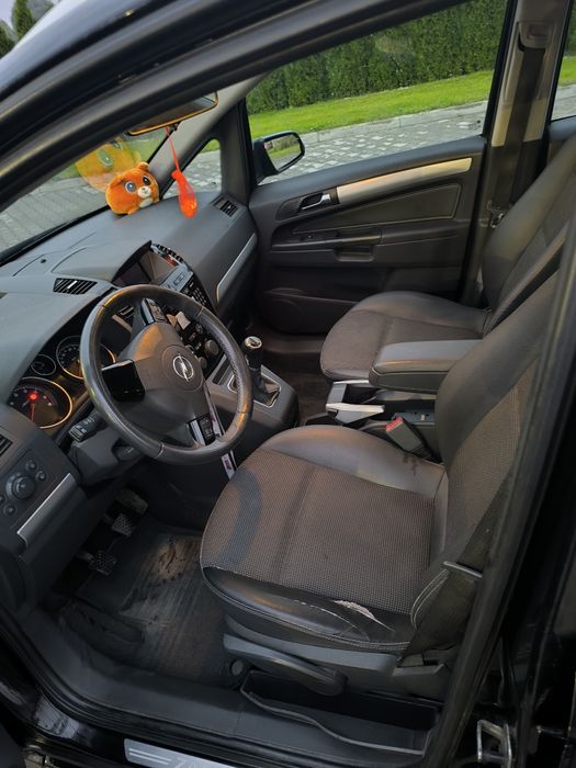 Opel Zafira B 2.2b