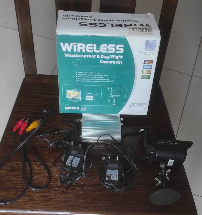 Kamera bezprzewodowa z odbiornikiem.