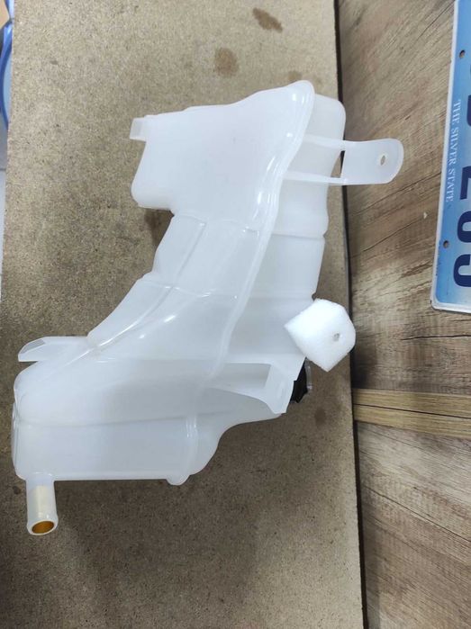 Бачок розширювальний  Chrysler 300 Dodge Challenger Charger Magnum