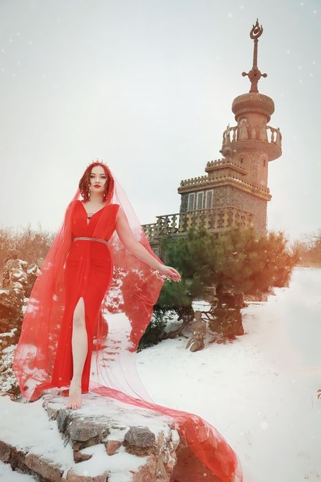 Сукня в пол, з розрізом на ніжці