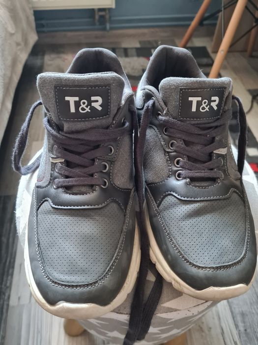 Buty sportowe młodzieżowe