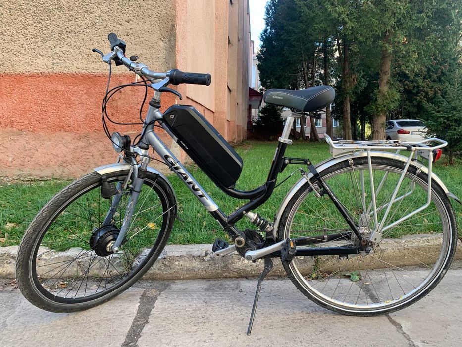 Електричний трекінговий/міський велосипед Giant Freerider