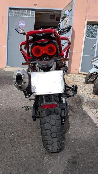 Moto Guzzi V85TT