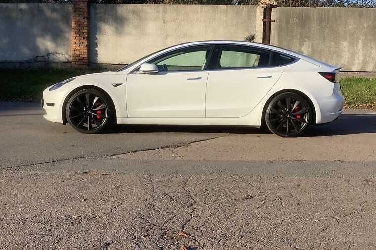 Продаю Tesla Model 3 Perfomance 2019 обслужена, доглянута!