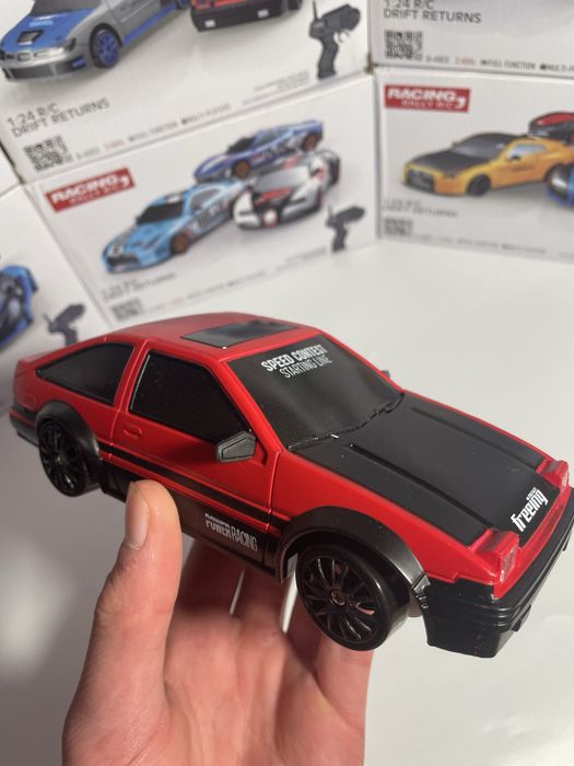 Дрифт машинки на радіокеруванні