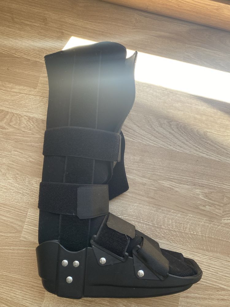 Vendo Bota Ortopédica nova