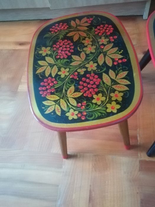 Ręcznie malowany stoleczek