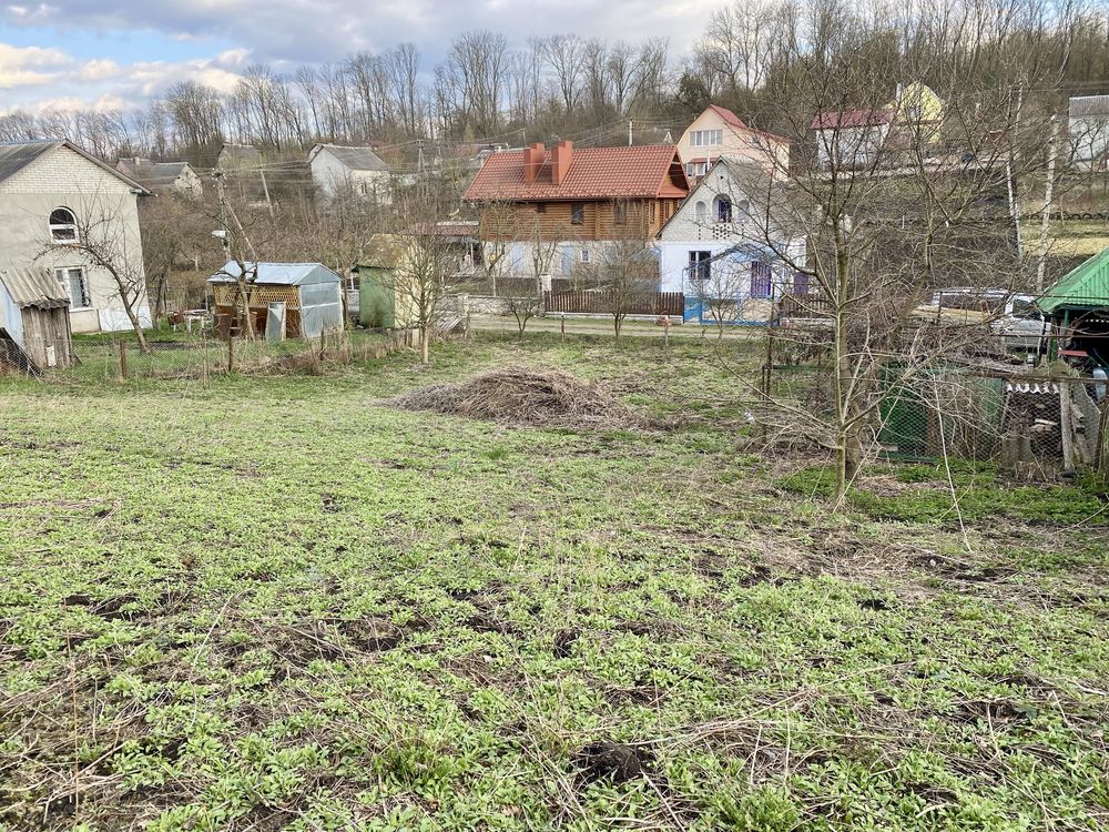 Продаю ділянку в с.Підгороднє