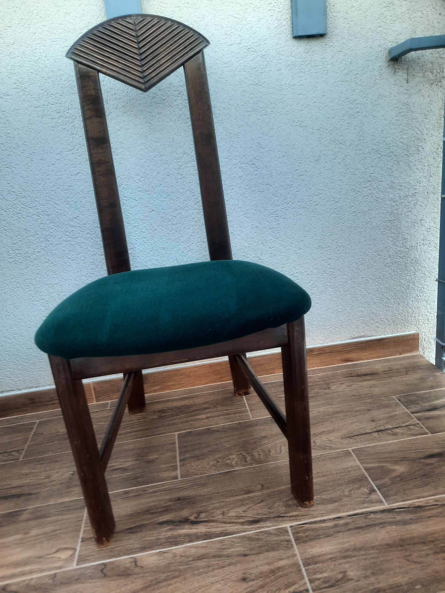 Krzesłoz z litego  drewna