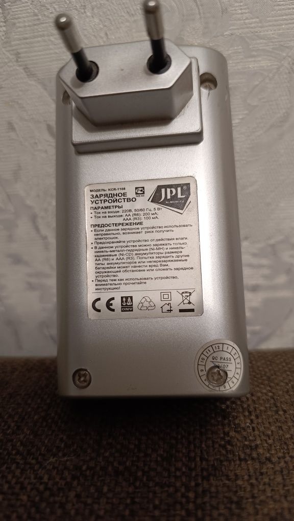 Зарядний пристрій для акумуляторів NI-MH NI-CD JPL KCR-1108 AA AAA