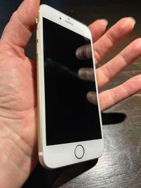 Продам свій iPhone 6S, 64, колір матове золото