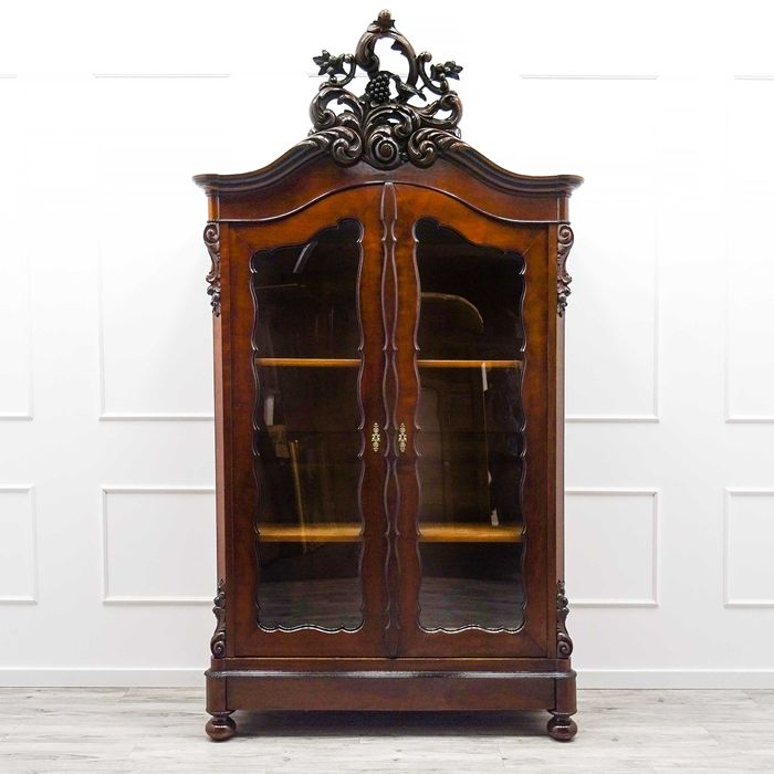 ANTYK drewniana WITRYNA LUDWIK orzech rzeźbiona KORONA herb nóżki KULE