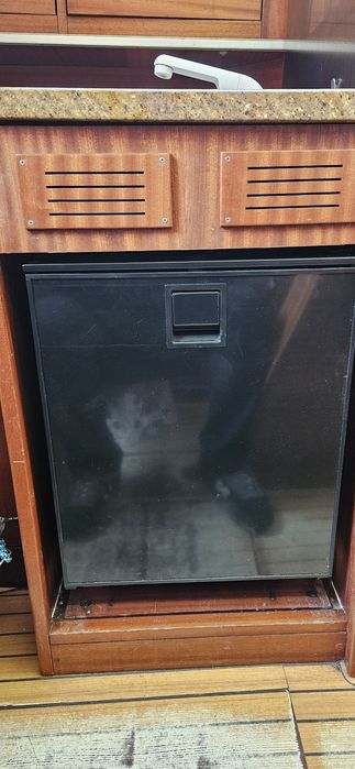 Lodówka Dometic 230 12 V i gaz uszkodzona