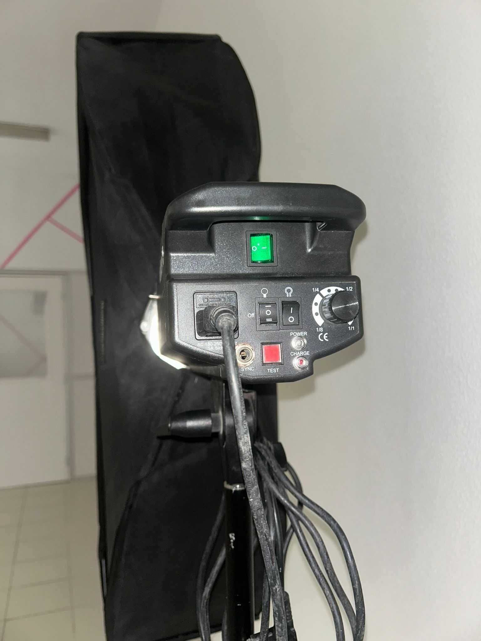 2 Flashes Strobe Wallimex CY 600K + softboxes 30x120 + guarda chuvas