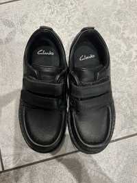 Clarks фирменные туфли  на мальчика 25 размер