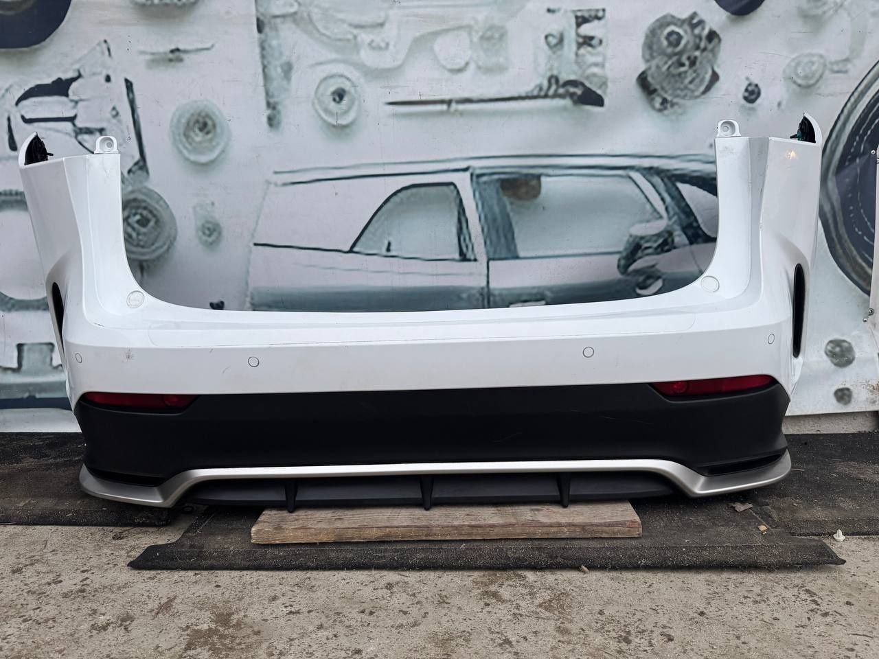 Бампер задній F-Sport на Lexus NX 22-25 року