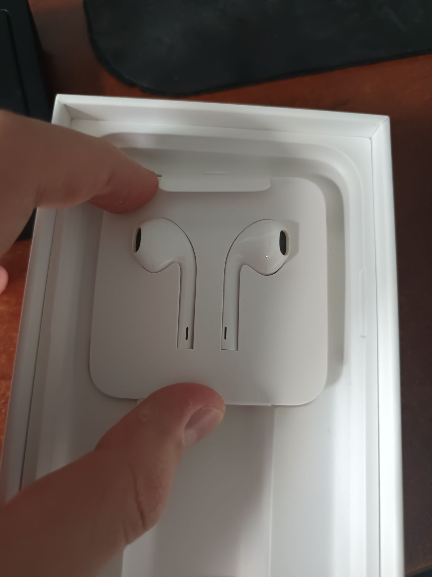 Iphone XR 64 GB з 3-ма чохлами