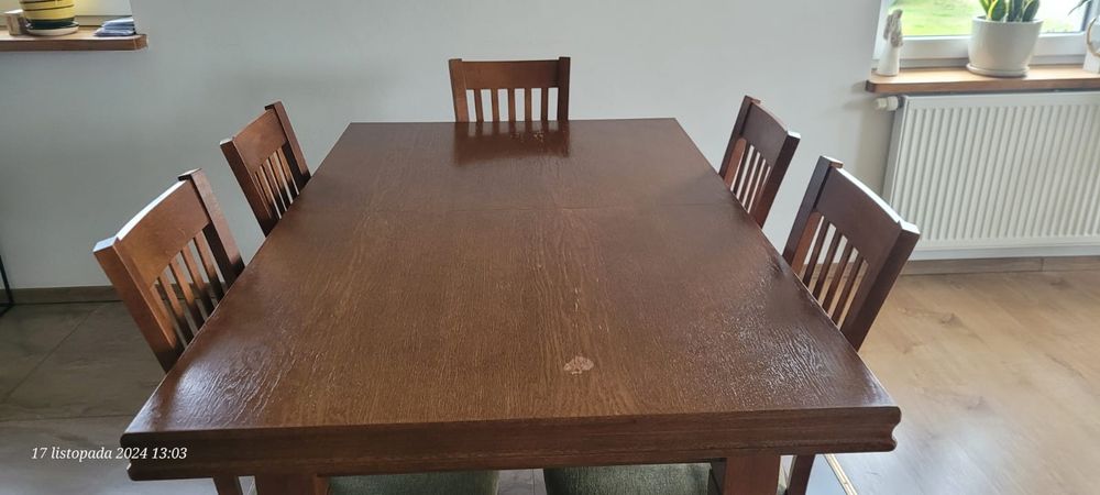 Drewniany rozkładany stół i 6 krzeseł