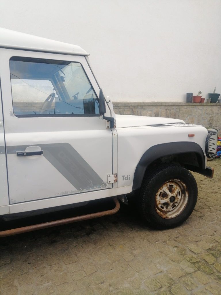 Land rover defender