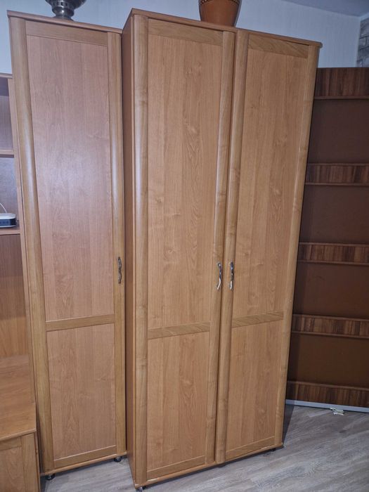Solidne szafy i komoda w bardzo dobrym stanie.