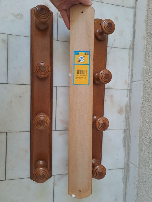 3 cabides em madeira ~56cm