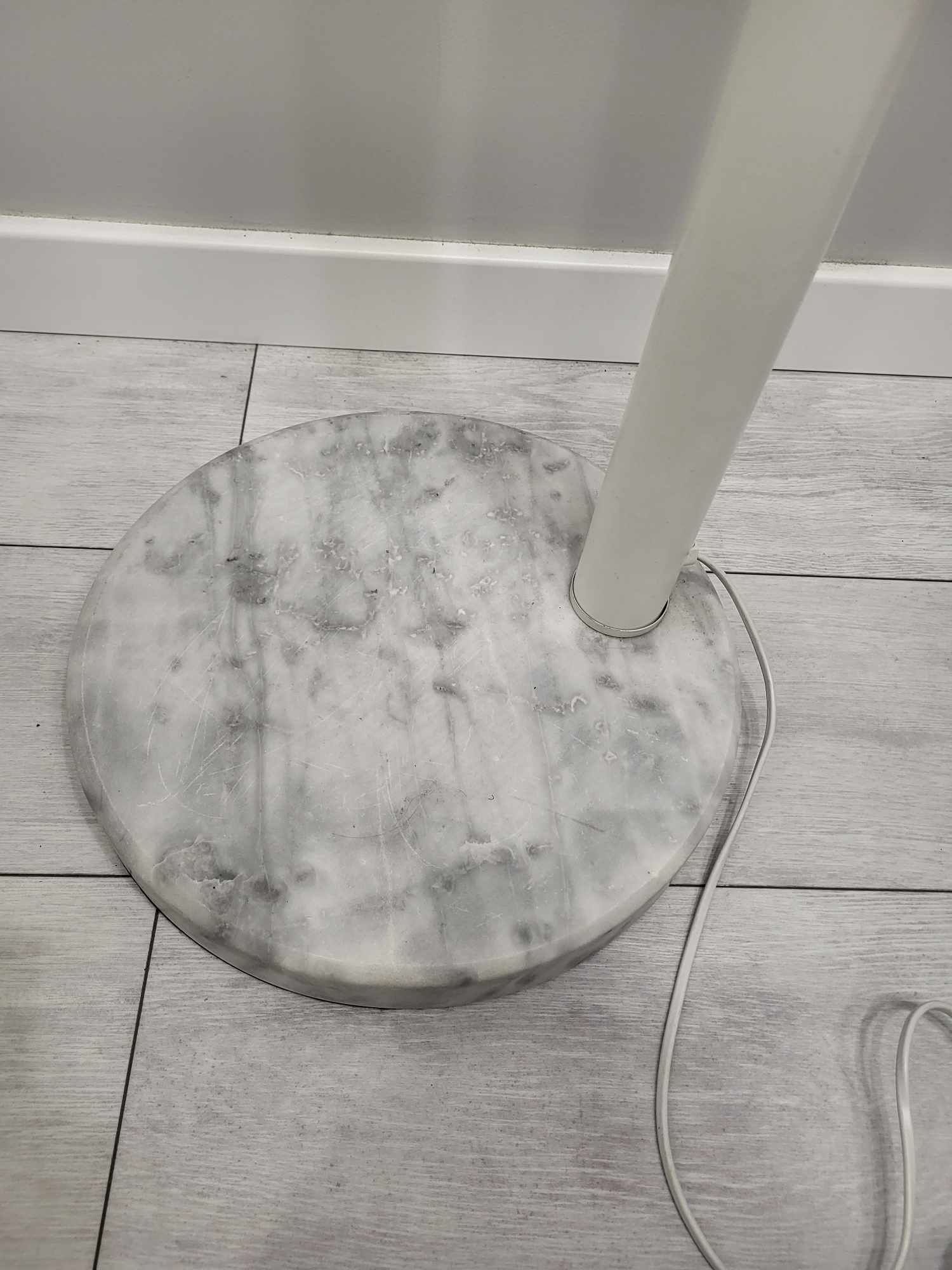 Lampa stojąca. 5 punktów światła. Biała.