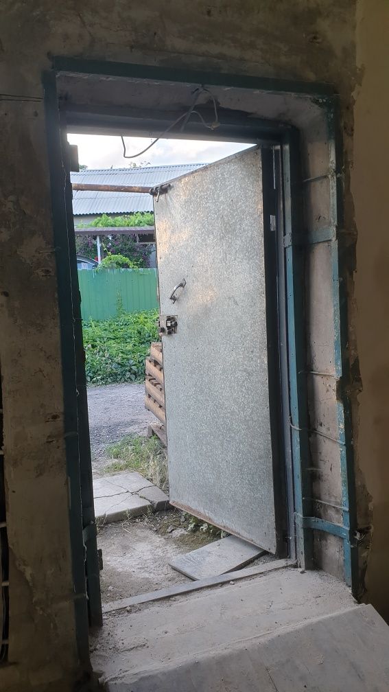 Дверь входная 4 мм металл. 205x105