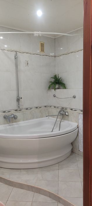 Шикарная ! 3 к. из.кввртира , р-н Залютино - 10 000 грн. ВСЕ ВКЛЮЧЕНО!