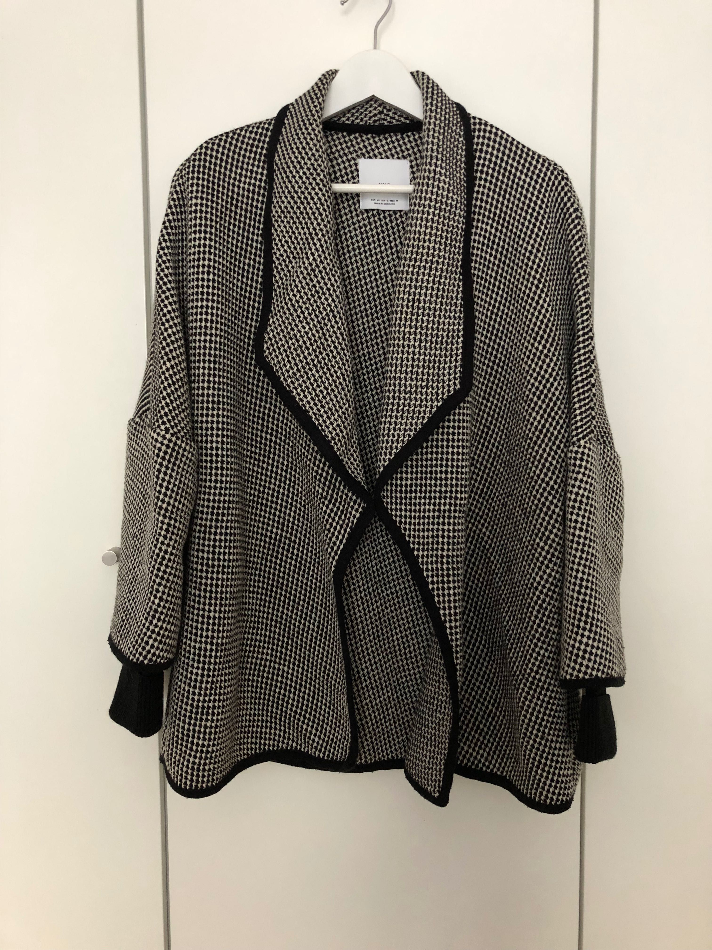 Casaco tipo capa preto e branco | M | Mango